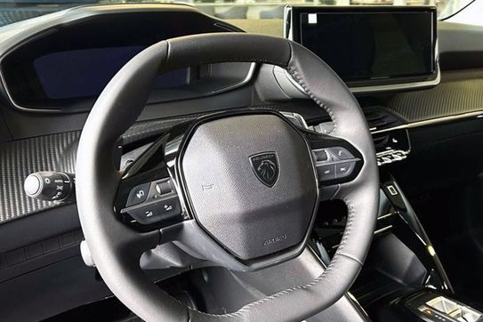 Peugeot 208 Allure e-DCS6  1.2 mHEV