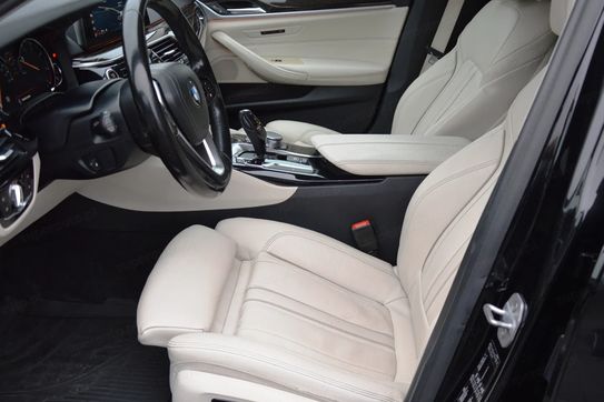 BMW Seria 5 520d xDrive Luxury Line aut