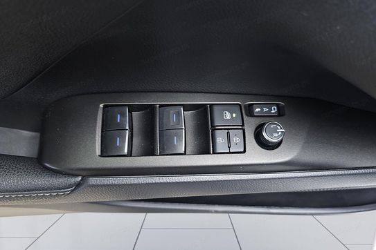 Toyota Camry Hybrid Prestige CVT
