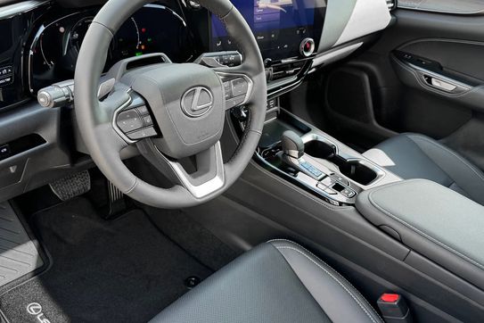 Lexus NX 450h+ Omotenashi AWD