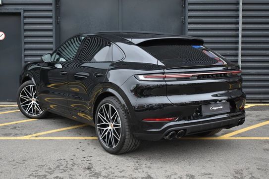 Porsche Cayenne Coupe E-Hybrid Black Edition
