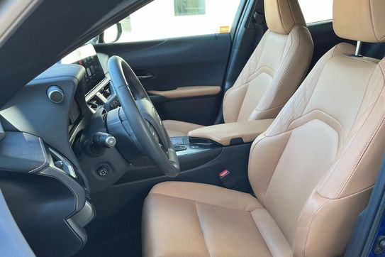 Lexus UX 300h F Sport Design