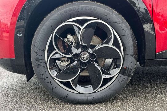 Alfa Romeo Junior Ibrida Q4