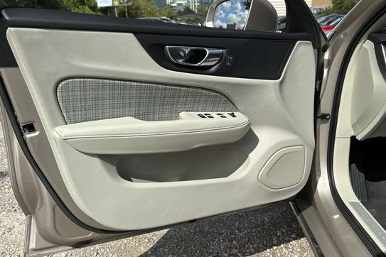 Volvo V60 B3 B Core