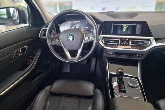 BMW Seria 3 320i Sport Line aut