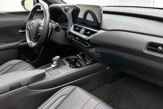 Lexus UX 300h F Sport 2.0 Hybrid Dynamic Force