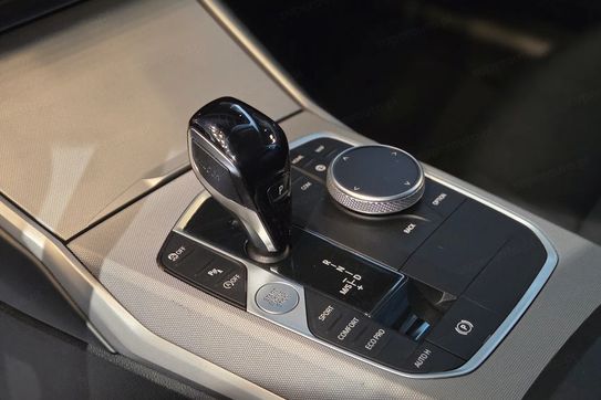 BMW Seria 3 318i Advantage aut
