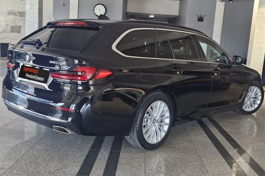 BMW Seria 5 Touring 520d xDrive Luxury Line