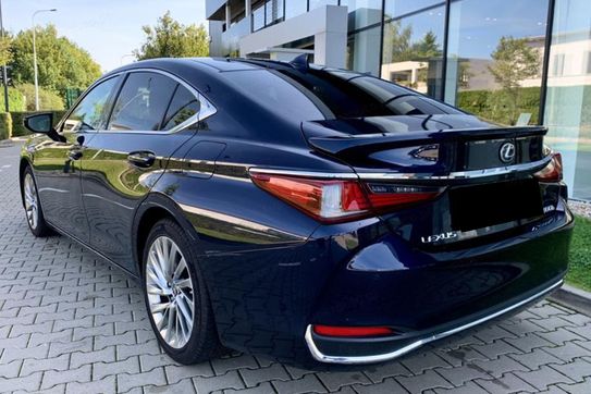Lexus ES 300h Omotenashi