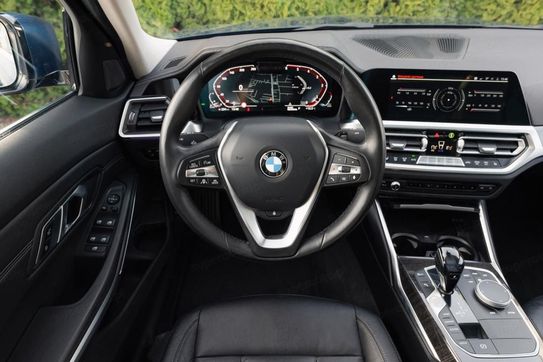 BMW Seria 3 320d xDrive Luxury Line
