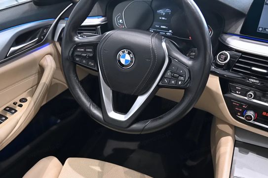 BMW Seria 5 518d mHEV aut