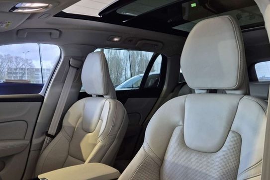 Volvo V60 T6 AWD Plug-In Hybrid Ultra Dark
