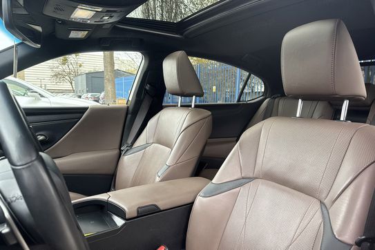 Lexus ES 300h Prestige