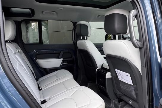 Land Rover Defender 110 D250 X-Dynamic HSE