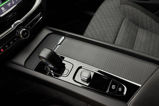 Volvo XC60 B4 D AWD Momentum Pro