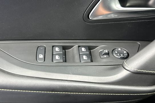 Peugeot 2008 GT 1.2 PureTech EAT8