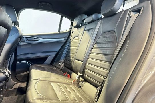 Alfa Romeo Stelvio Turbo Executive Q4