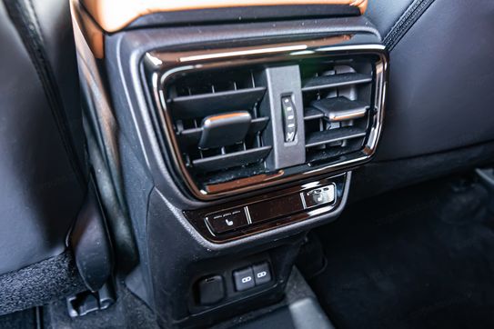 Lexus NX 450h+ Omotenashi 2.5 Hybrid Plug-in AWD