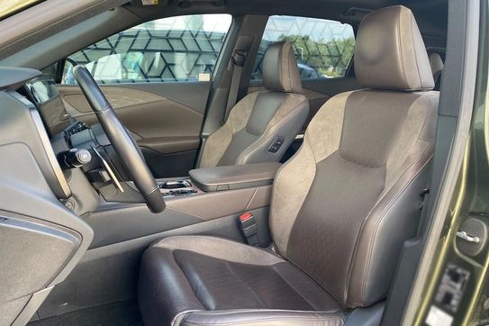 Lexus RX 450h+ Omotenashi