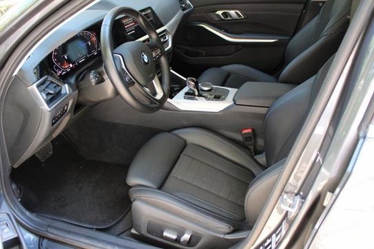 BMW Seria 3 Touring 320d Sport Line