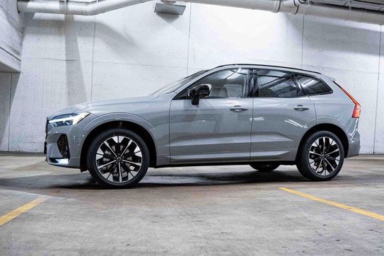 Volvo XC60 B5 AWD Ultra Dark