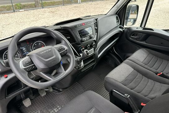 Iveco Daily 35S18 Plandeka + Winda