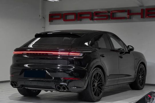 Porsche Cayenne Coupe E-Hybrid Black Edition