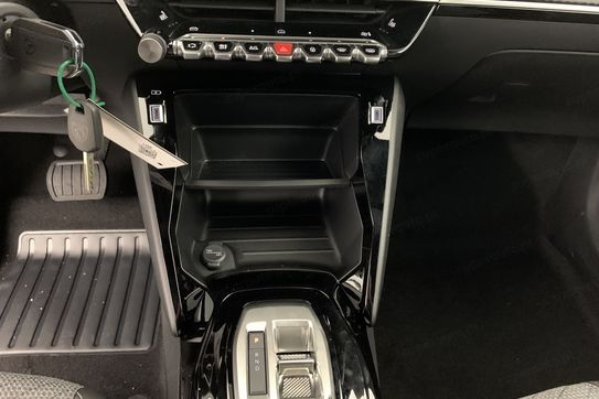 Peugeot 2008 ALLURE 1.2 mHEV e-DCS6