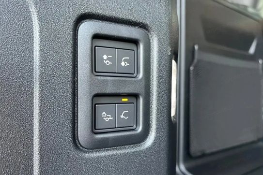 Land Rover Defender 110 D250 X-Dynamic AWD HSE