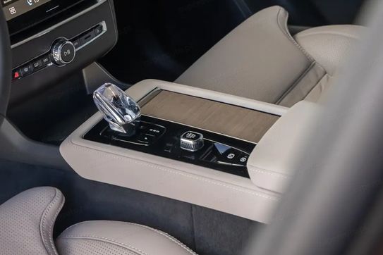 Volvo XC90 T8 AWD Plug-In Hybrid Ultra Dark