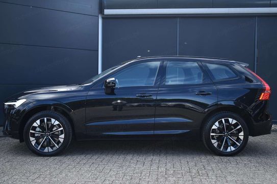 Volvo XC60 B5 AWD Ultra Dark