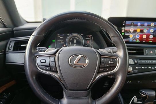 Lexus ES 300h Business Edition