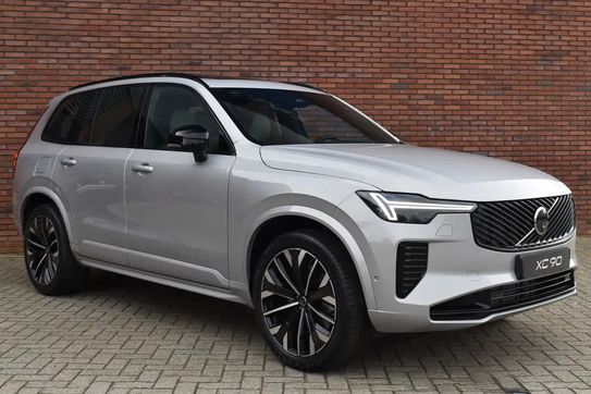 Volvo XC90 B5 AWD Ultra Dark