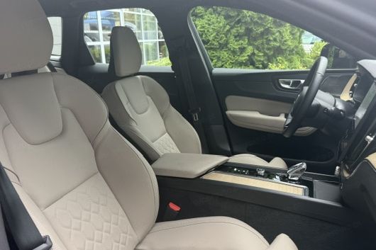 Volvo XC60 B5 B AWD Plus Dark