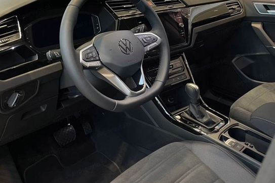 Volkswagen Touran Highline 1.5 TSI EVO DSG