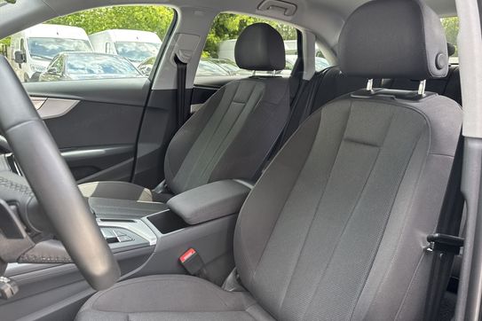 Audi A4 35 TFSI Advanced