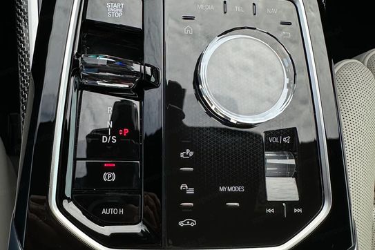 BMW Seria 7 M760e PHEV xDrive Individual Edition sport-aut