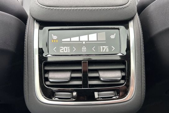 Volvo XC90 T8 AWD Plug-In Hybrid Plus Dark 7os