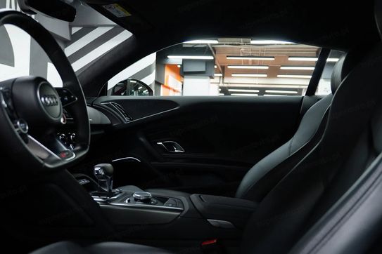 Audi R8 V10 RWD Performance
