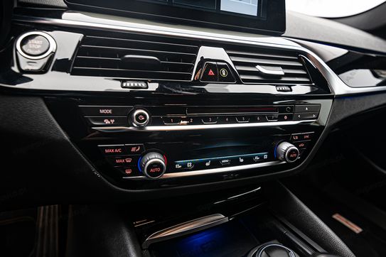 BMW Seria 5 520d xDrive Sport Line