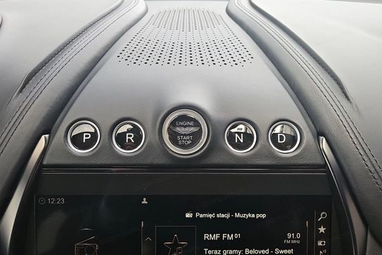 Aston Martin DBX V8