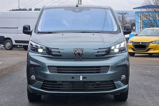 Peugeot Traveller Long L2H1 Business VIP EAT8