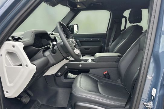 Land Rover Defender 130 3.0 D250 mHEV X-Dynamic SE