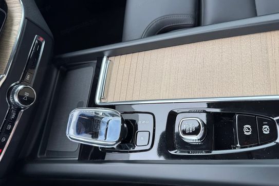 Volvo XC60 B5 B AWD Plus Dark