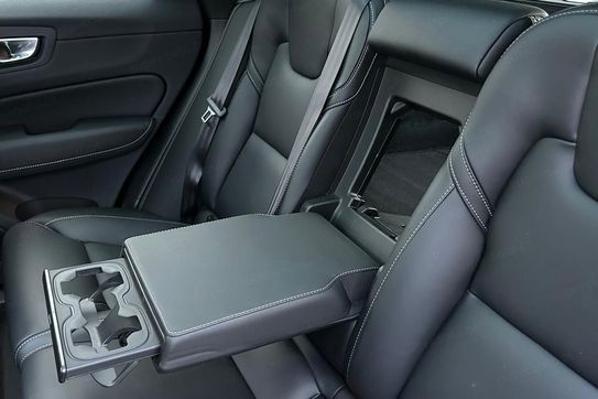 Volvo XC60 T8 Plug-In Hybrid AWD Ultra Black Edition