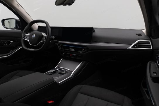 BMW Seria 3 330i xDrive