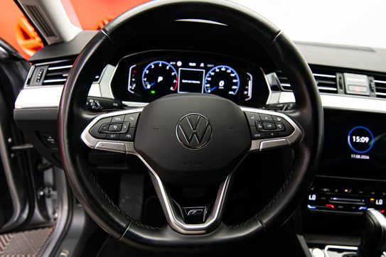Volkswagen Passat 2.0 TSI R-Line DSG