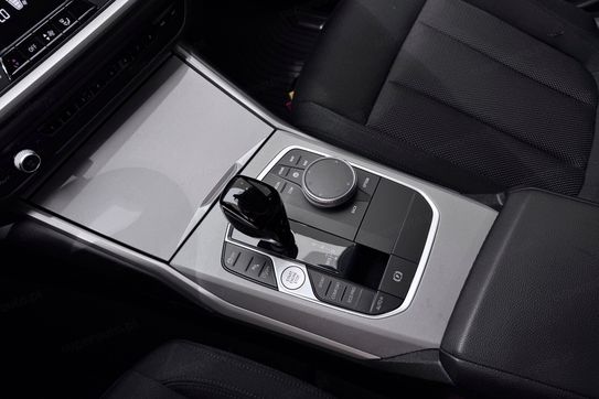 BMW Seria 3 318i Advantage aut