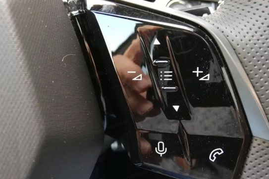 Peugeot 5008 GT 1.2 mHEV e-DCS6