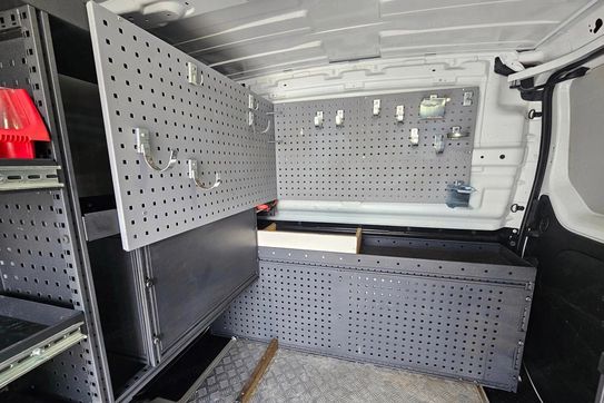 Renault Trafic L1H1 Zabudowa warsztatowa